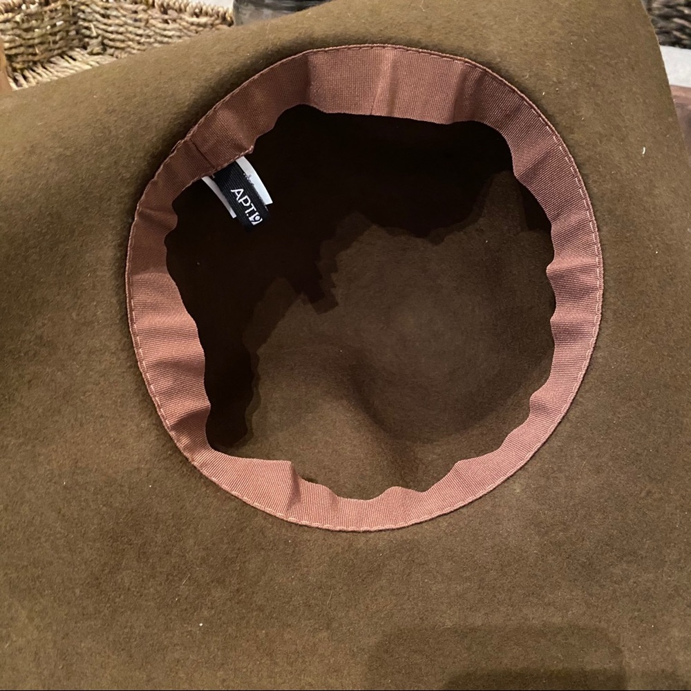 Wool hat - Picture 3 of 3
